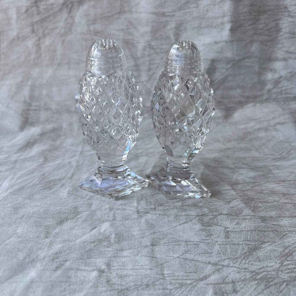 Elegant Vintage Crystal Glass Salt and Pepper Shakers - Picture 4 of 4